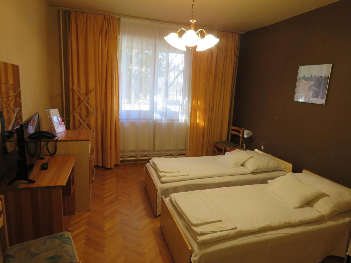 Thermal Apartmanhaz Komarom Bagian luar foto