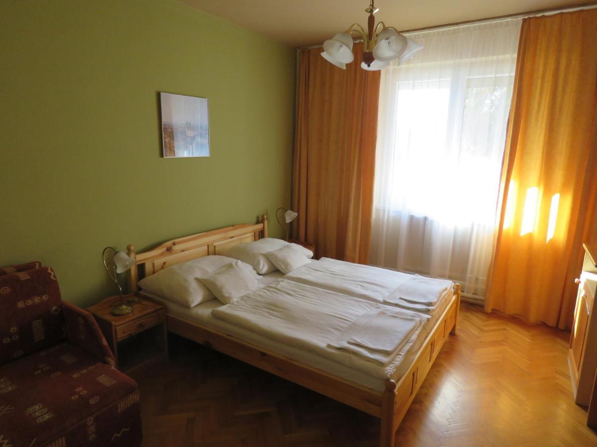 Thermal Apartmanhaz Komarom Bagian luar foto