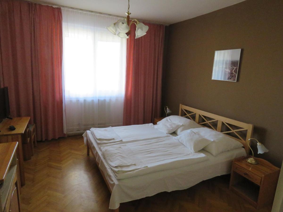 Thermal Apartmanhaz Komarom Bagian luar foto