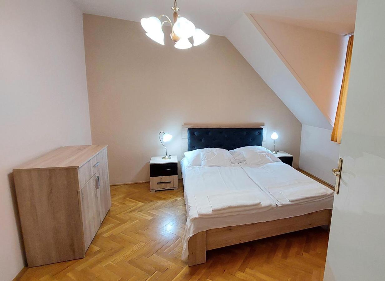 Thermal Apartmanhaz Komarom Bagian luar foto
