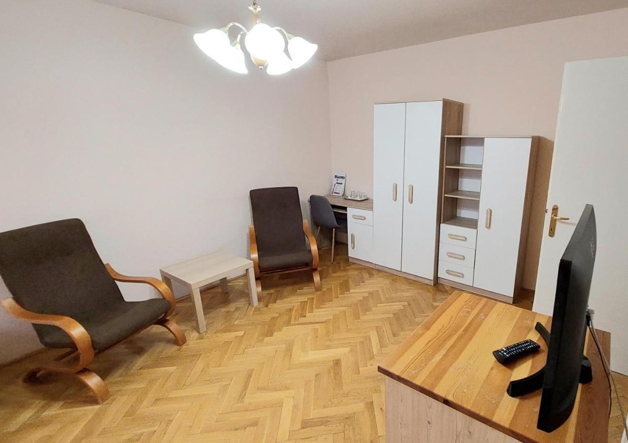Thermal Apartmanhaz Komarom Bagian luar foto