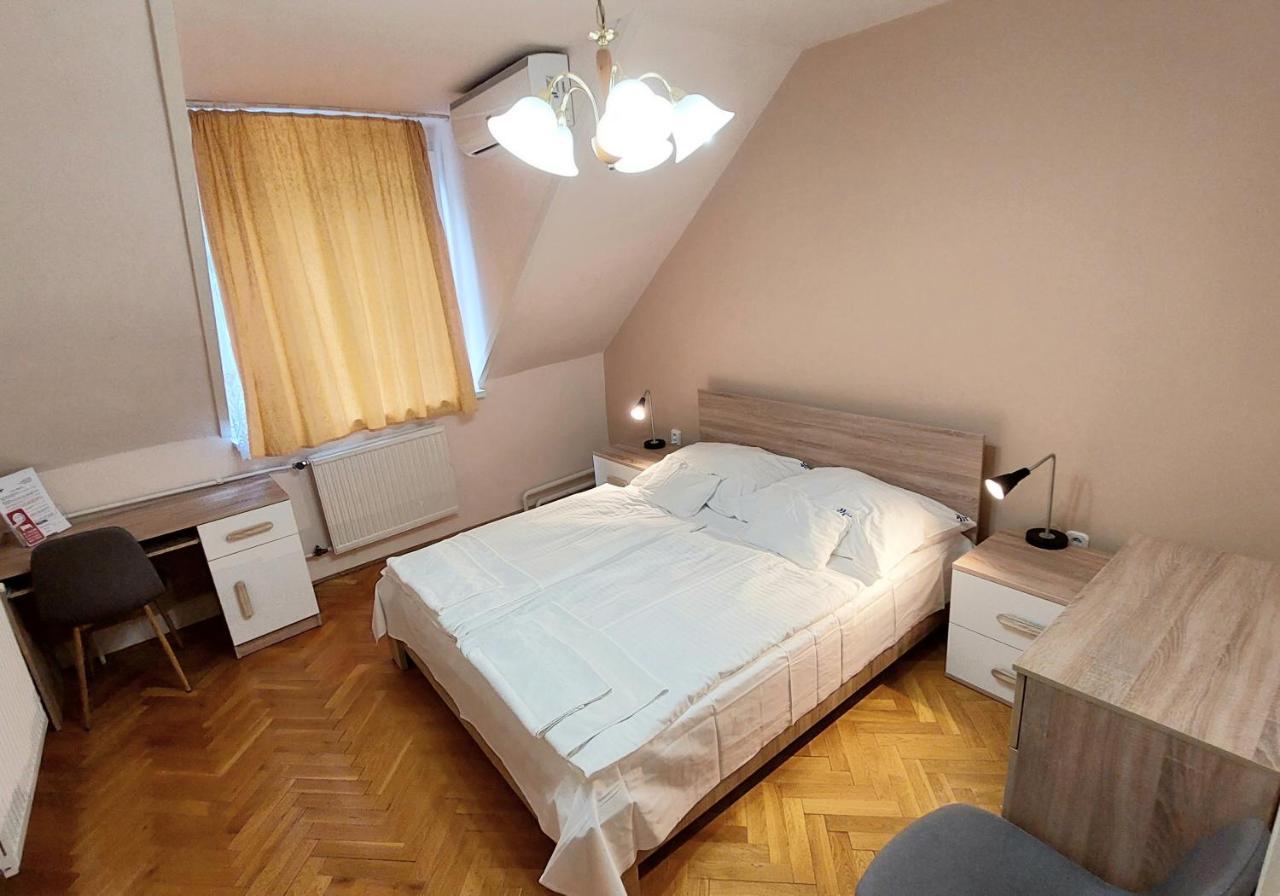 Thermal Apartmanhaz Komarom Bagian luar foto