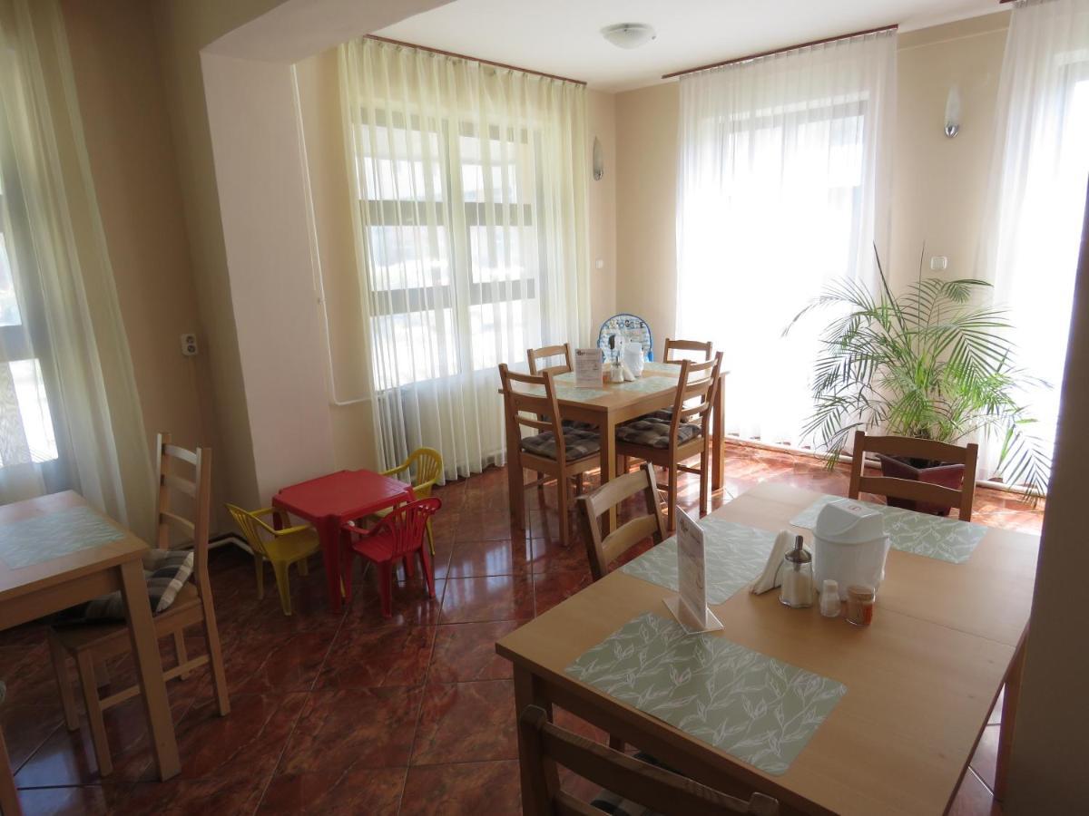Thermal Apartmanhaz Komarom Bagian luar foto