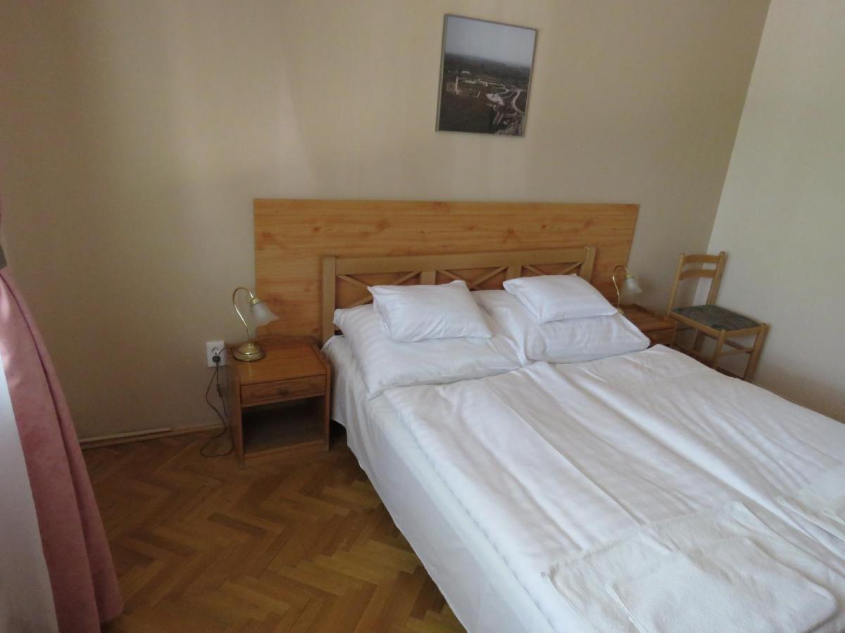 Thermal Apartmanhaz Komarom Bagian luar foto