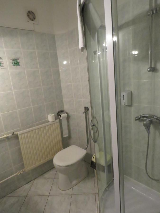 Thermal Apartmanhaz Komarom Bagian luar foto