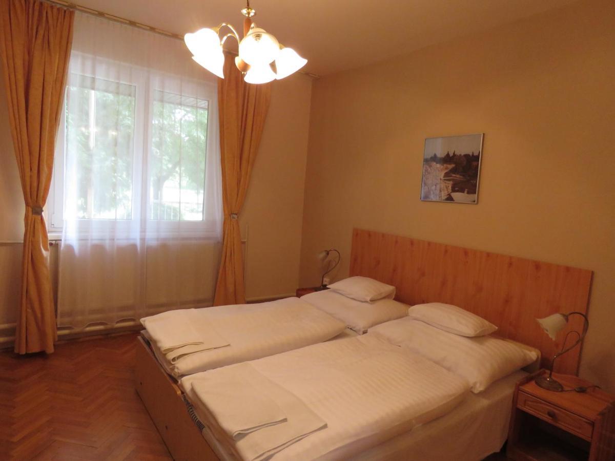 Thermal Apartmanhaz Komarom Bagian luar foto