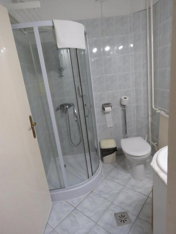 Thermal Apartmanhaz Komarom Bagian luar foto