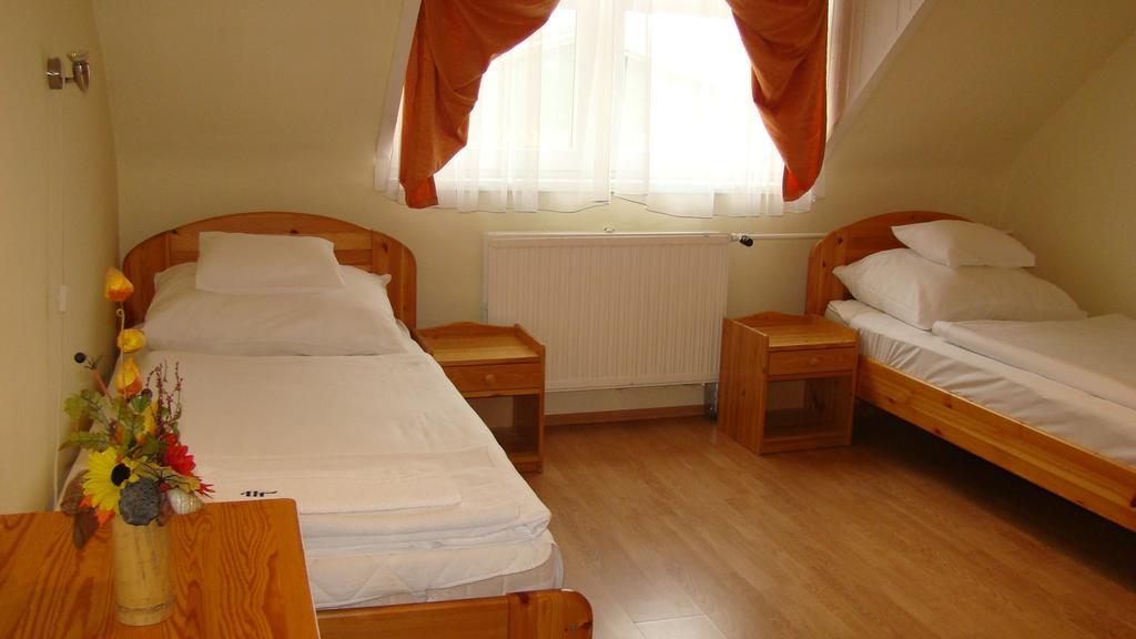 Thermal Apartmanhaz Komarom Bagian luar foto